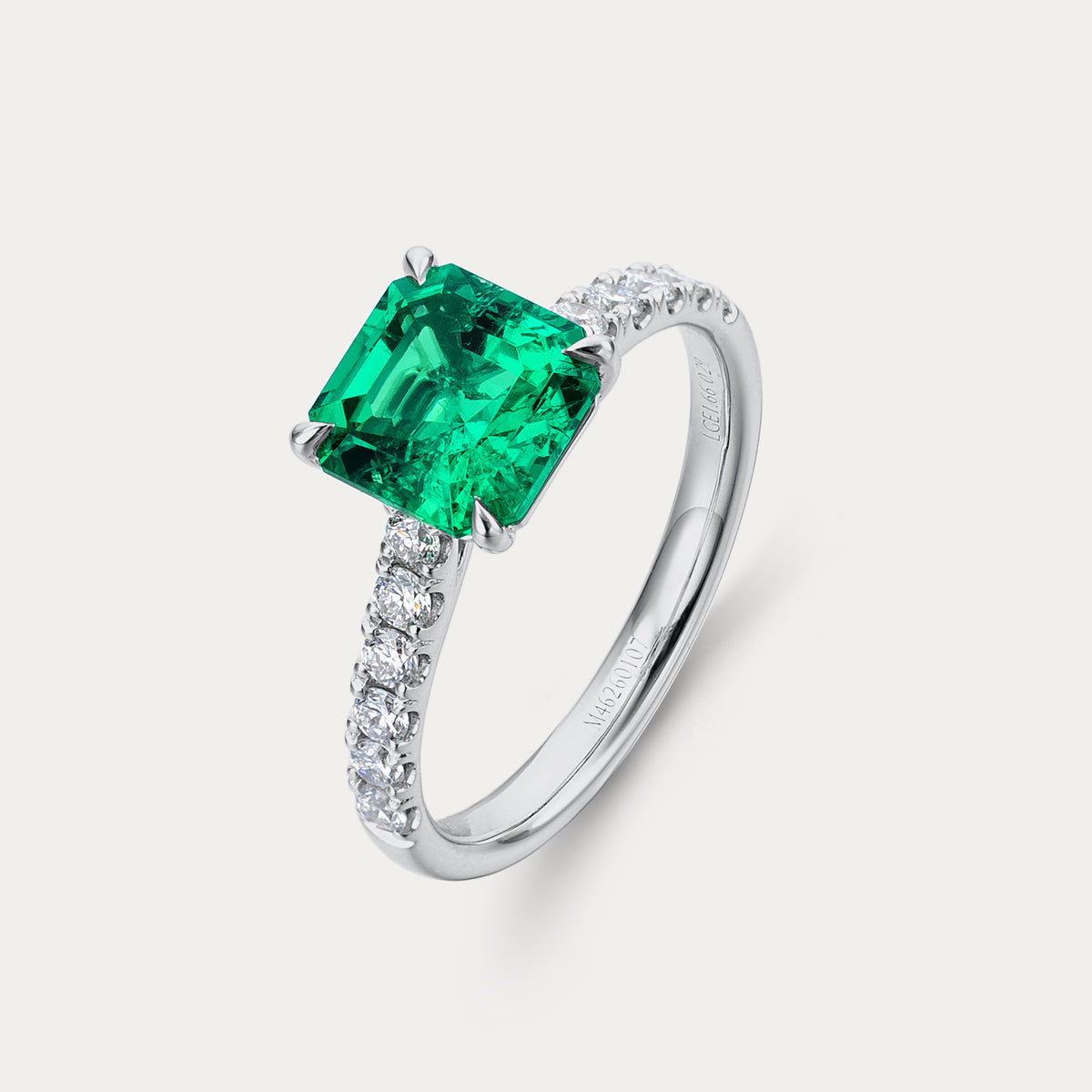 Soi Éternel Square Emerald Ring