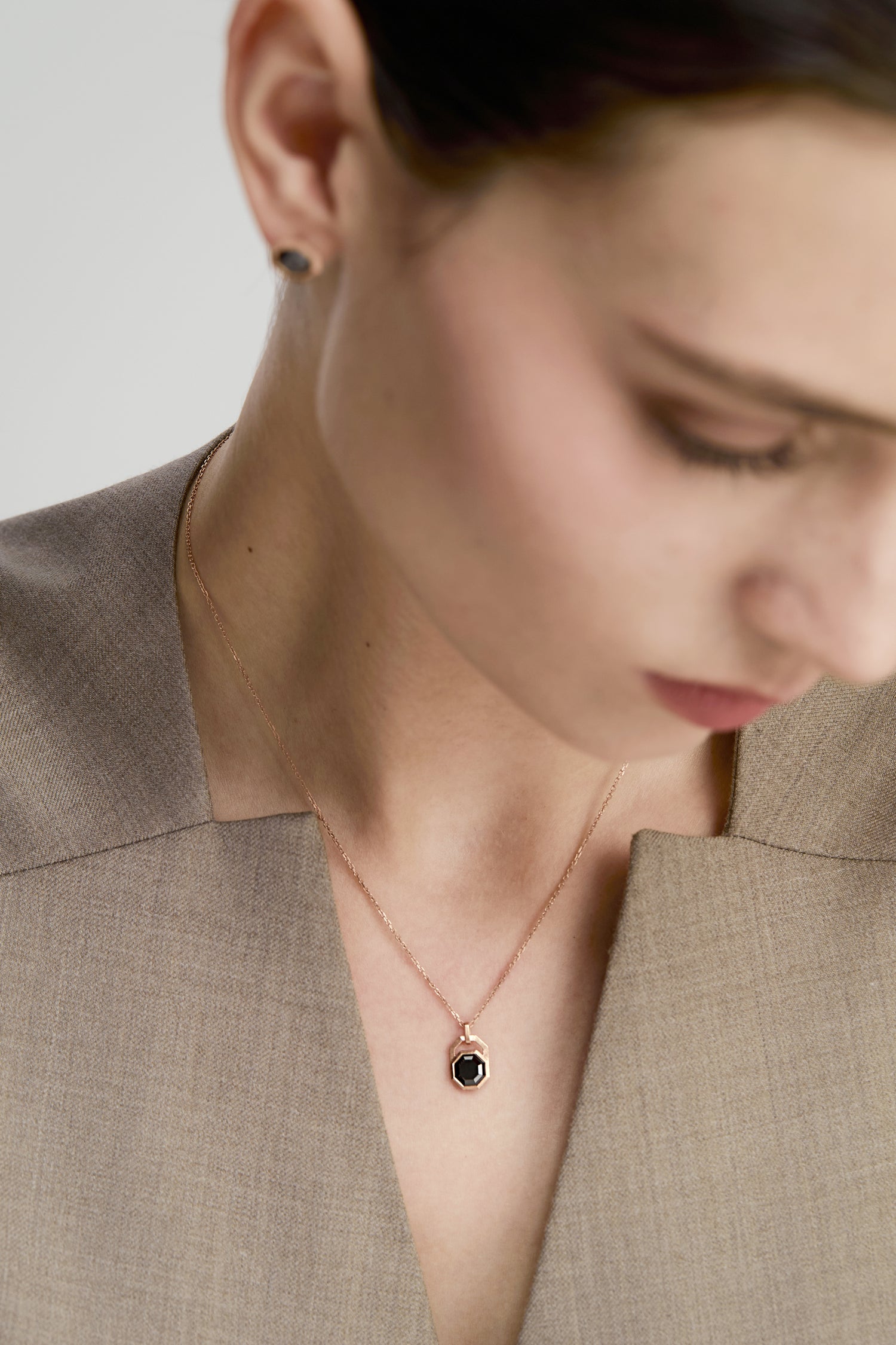 MIRA NOIR GEOMETRY LOCK Pendant