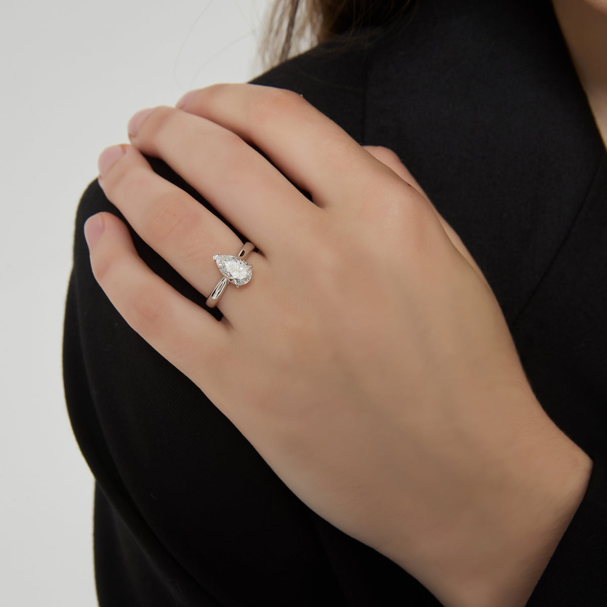 Soi Solitaire Pear-Shaped Diamond Ring