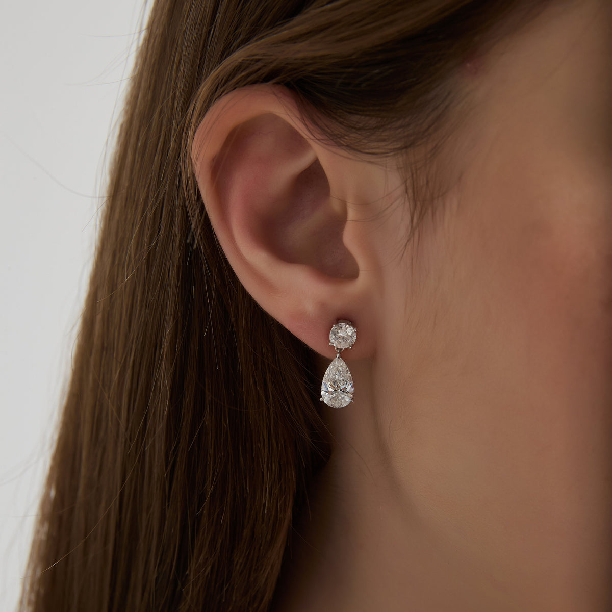 Soi Solitaire Round Brilliant and Pear-Shaped Diamond Drop Earrings
