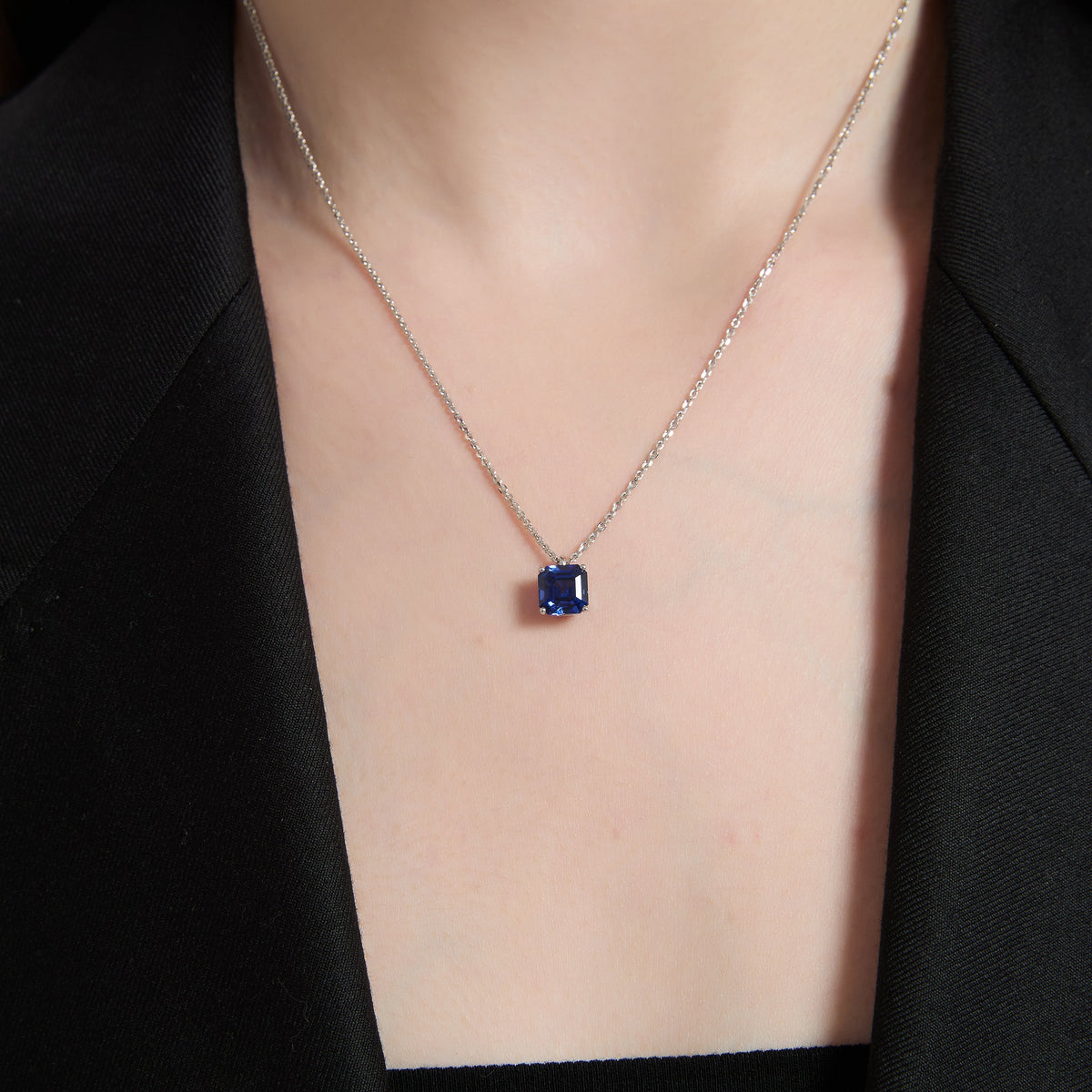 Soi Solitaire Asscher-Cut Royal Blue Sapphire Necklace