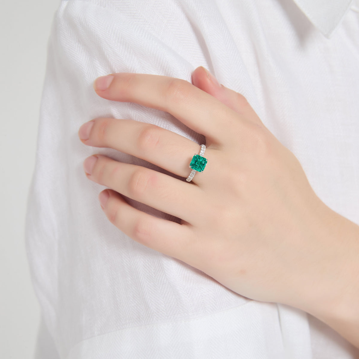 Soi Éternel Asscher-Cut Emerald Ring