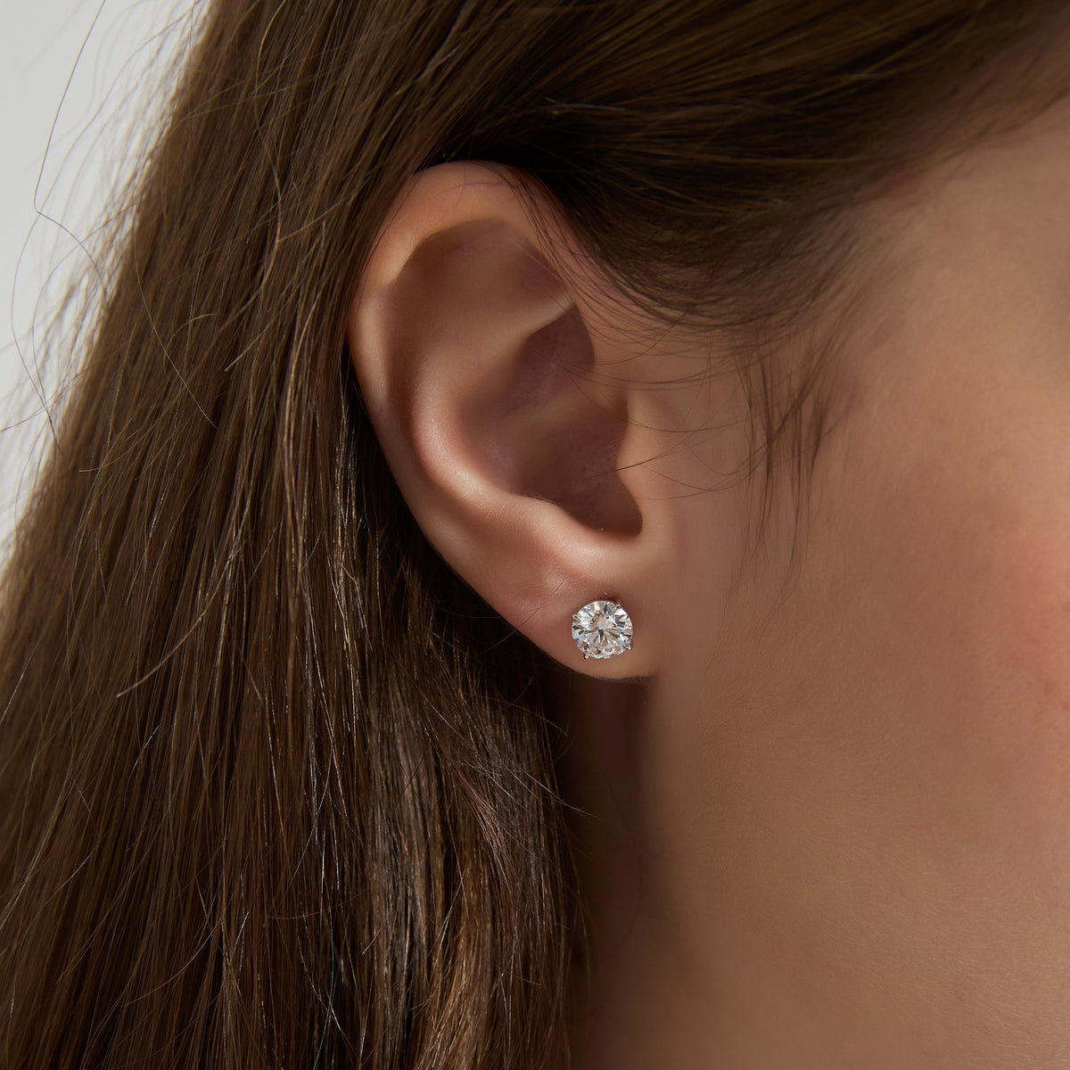 Soi Solitaire Round Brilliant Diamond Stud Earrings