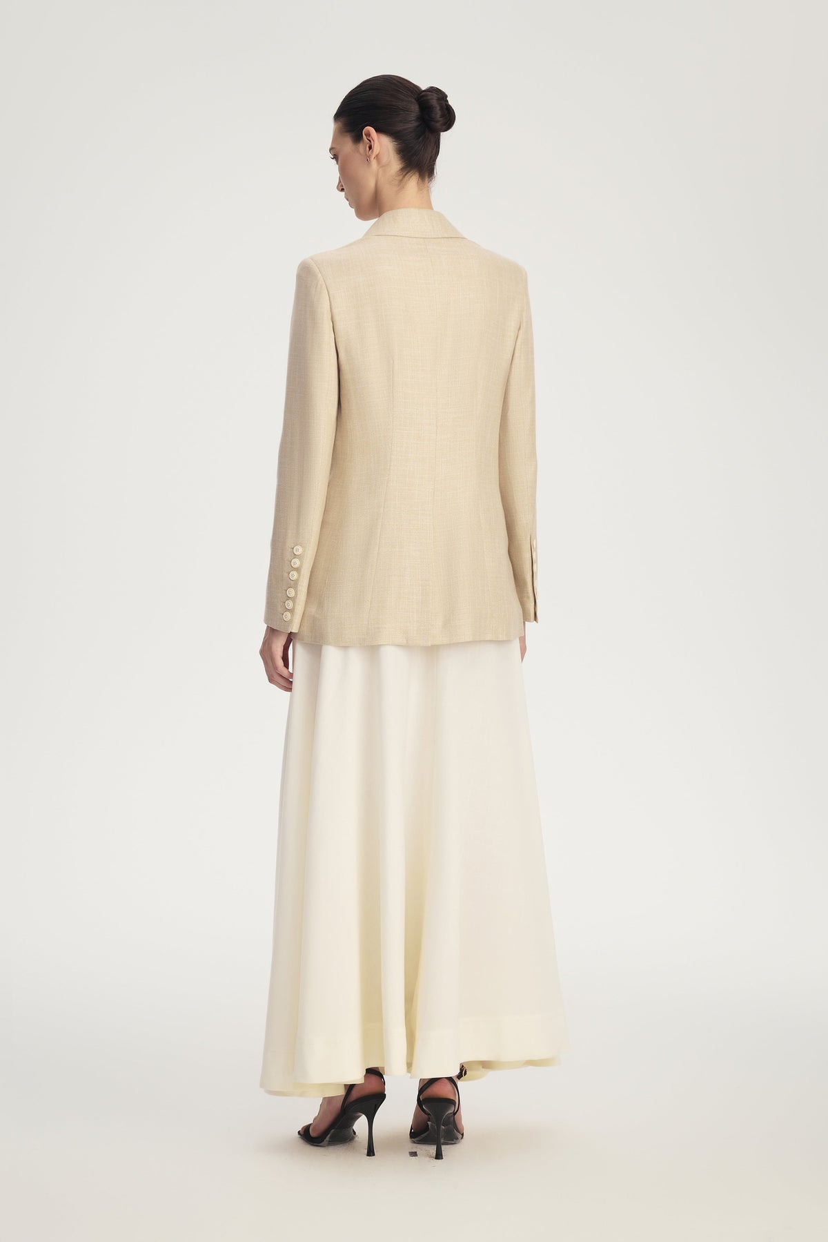 MIRA Viscose Tailored Single-Breasted Blazer in Oatmeal – view 3